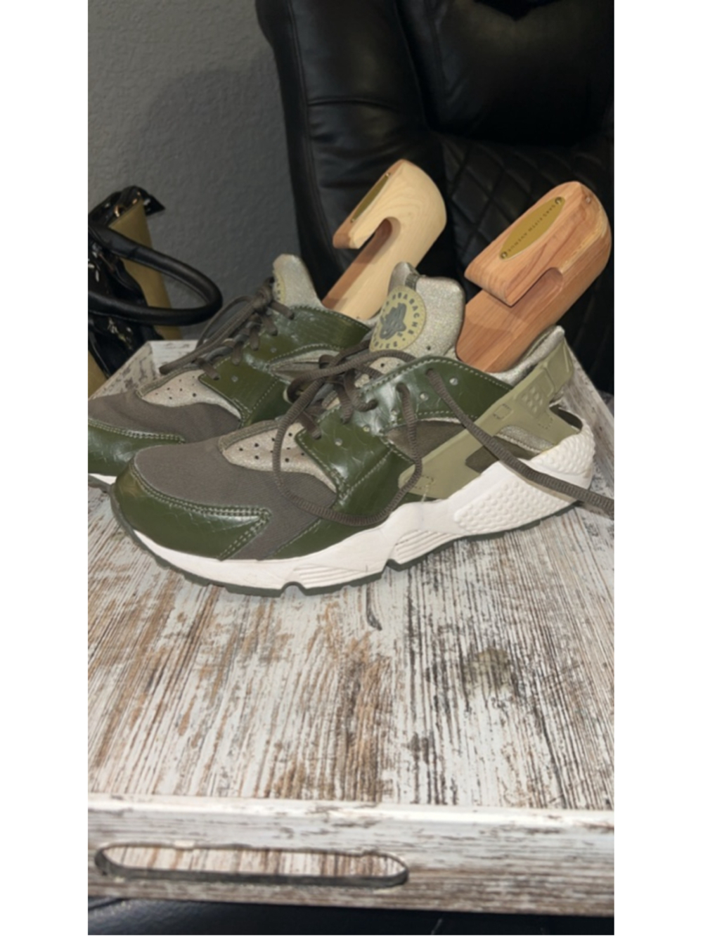 Men's Nike Huarache Sneakers Size 10 Green White